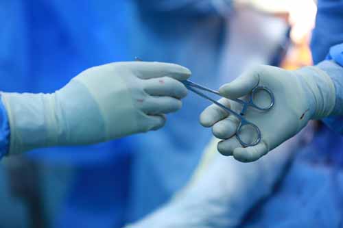 攝影三等獎《責(zé)任的傳遞》 作者：姚建軍（脊柱急診骨創(chuàng)科）  5.jpg