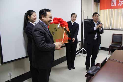 樊代明院士與楊瓊院長(zhǎng)為中心揭牌徐萌 劉勝攝.jpg