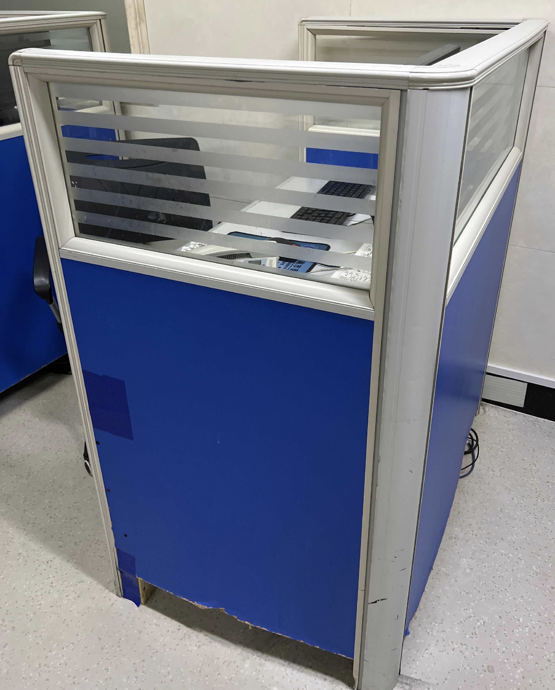 1686969667140181.jpg 屏風(fēng)電腦桌.jpg