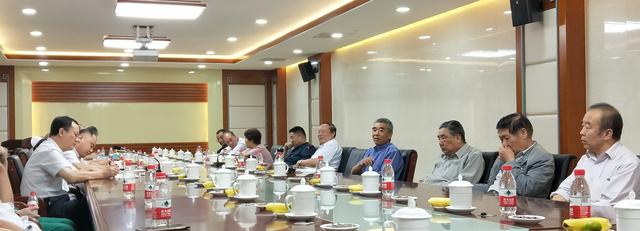 在發(fā)展中繼承，在傳承中創(chuàng)新：外科系召開科室院志編寫工作座談會