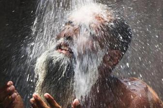 寒冬來臨，心腦血管病高發(fā)，老人們?nèi)绾晤A防？