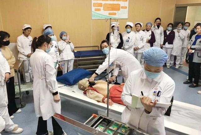 我院舉辦門診患者猝死應急演練我院舉辦門診患者猝死應急演練